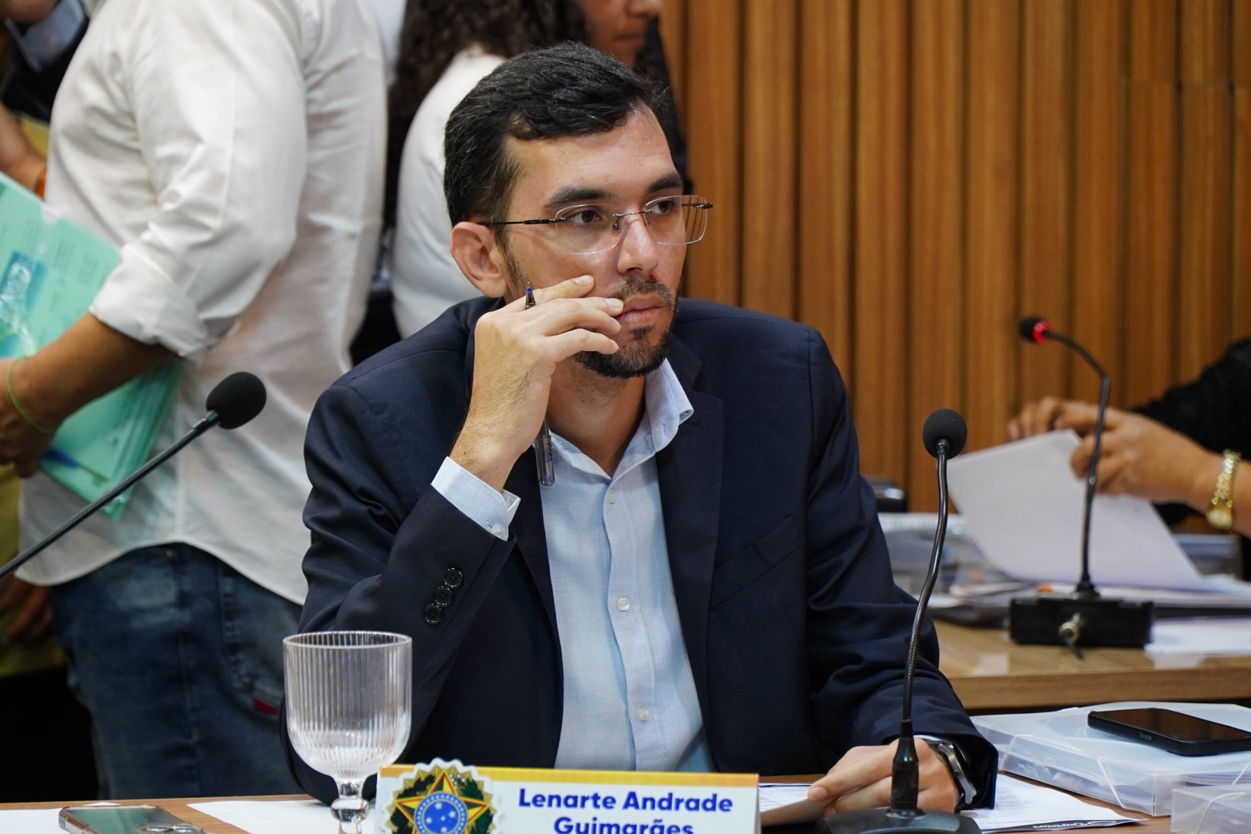 Lenarte Carneiro solicitou a manutenção dos ar condicionados da Escola Municipal Maria Gorete